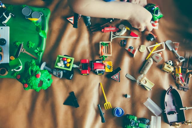 Jocuri educative pentru copii care dezvoltă creativitatea