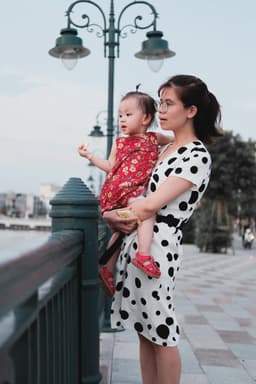 Cum reacționezi la presiunea socială privind stilul tău de parenting