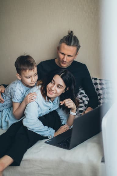 Cum organizezi o seară de film educativ în familie