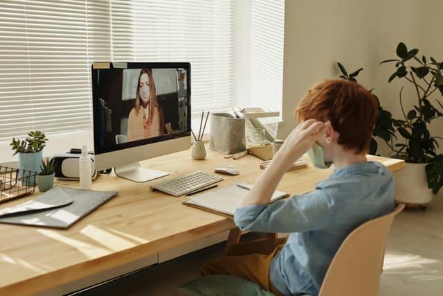 Ghid de supraveghere a timpului online în perioada școlară