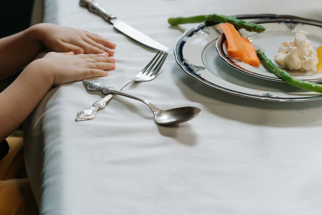 Cum să ai o alimentație echilibrată chiar și cu un copil agitat