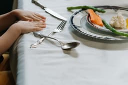 Cum să ai o alimentație echilibrată chiar și cu un copil agitat