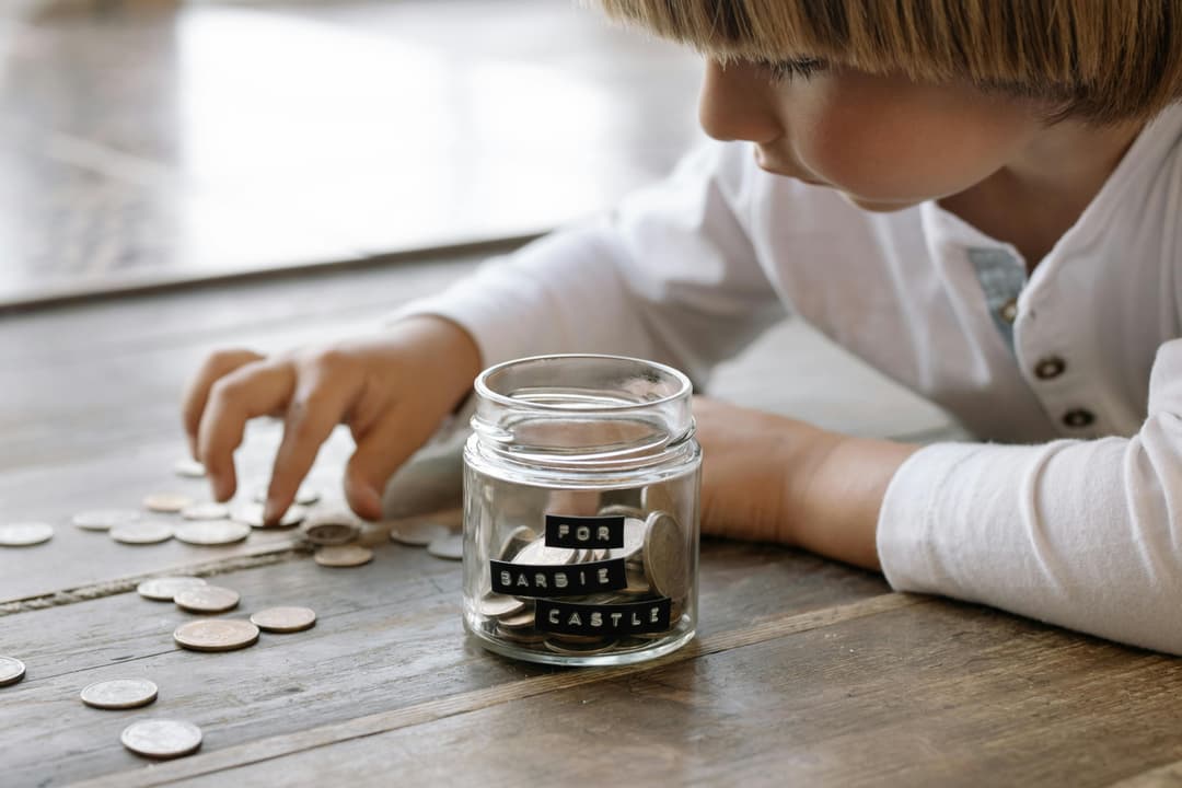 Educația financiară începe de acasă: cum o integrăm în viața copilului