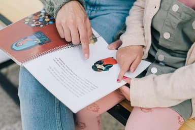 Cum înveți copilul empatia prin povestiri și jocuri