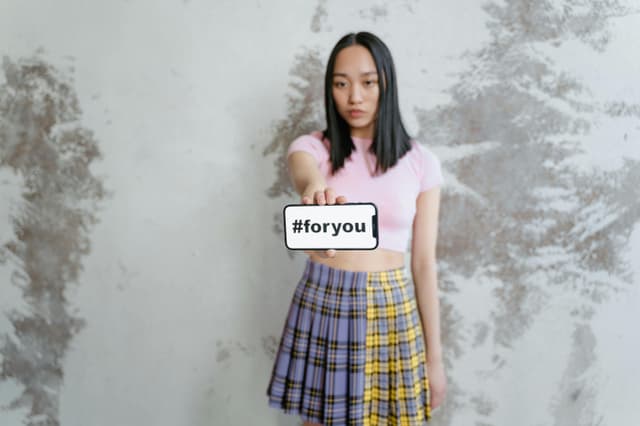 Cum să vorbești cu adolescentul tău despre rețelele sociale
