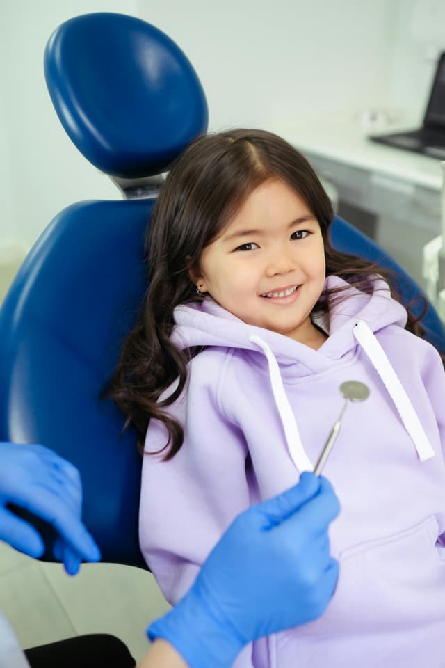 Cum pregătești copilul pentru o vizită la dentist fără frică