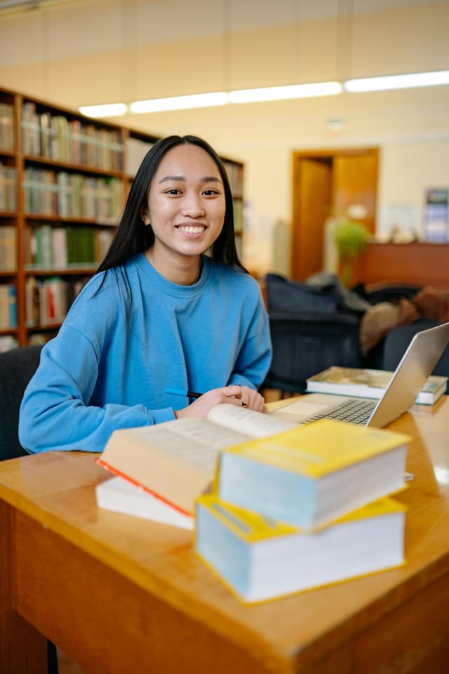 Biblioteca de parenting: cărți și resurse recomandate 2025