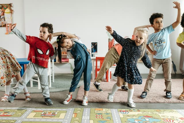 Jocuri educative românești pentru preșcolari – recomandări 2025