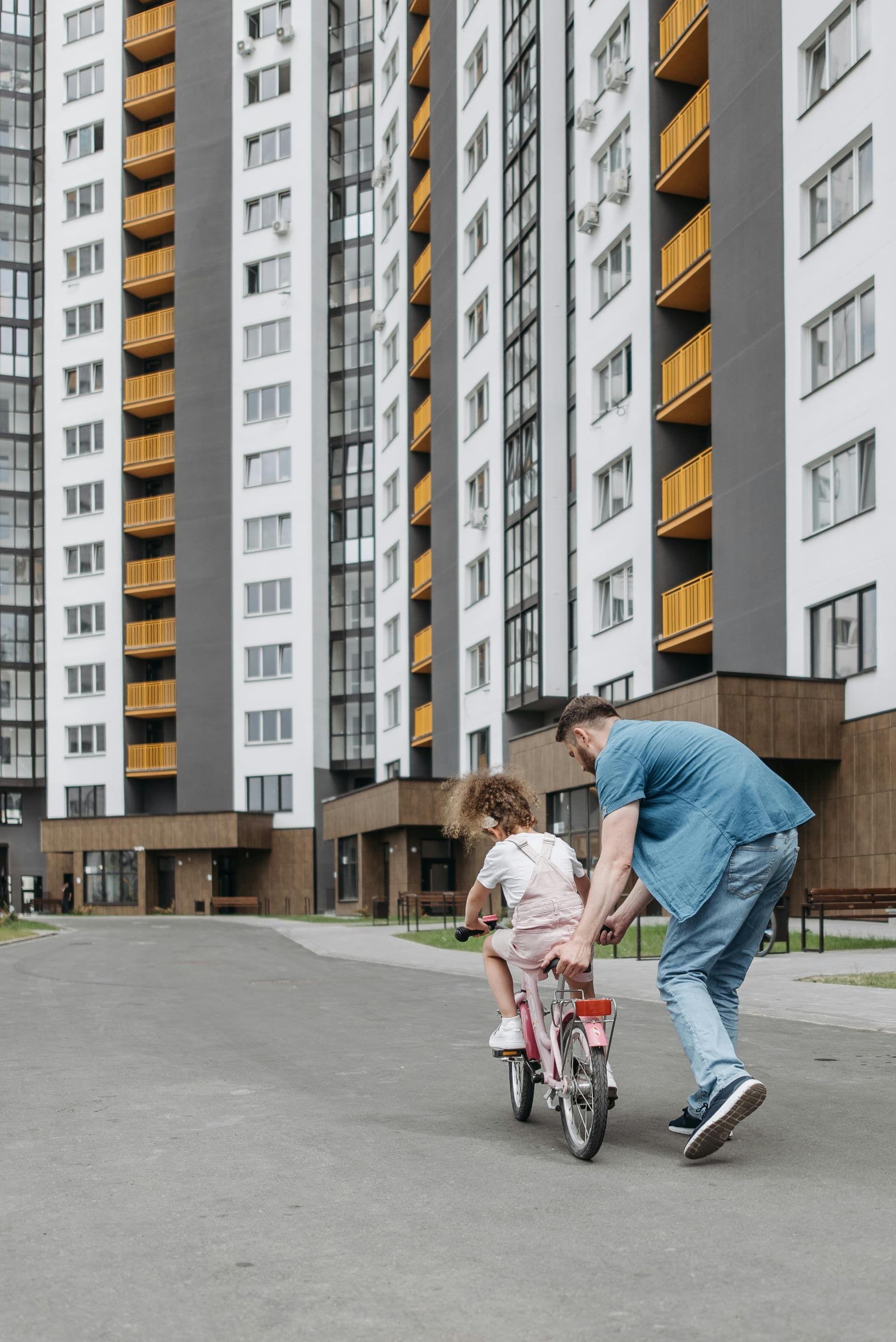 Copiii care întrerup constant – cum îi ajuți să învețe răbdarea